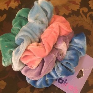 New! Claire’s 5-Pack Soft Velvet Hair Scrunchies Blue Mixed